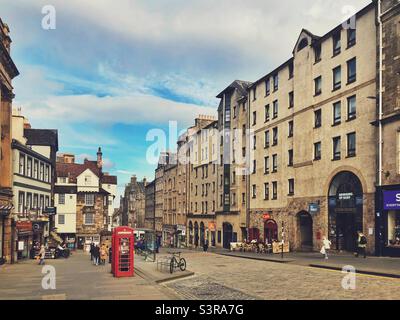 Royal Mile, Edinburgh, Schottland. Die Royal Mile verläuft vom Edinburgh Castle zum Holyrood Palace. Stockfoto