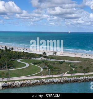 März 2022, Blick von einem Kreuzschiff des South Pointe Park, South Beach, Miami Beach, Florida, USA Stockfoto