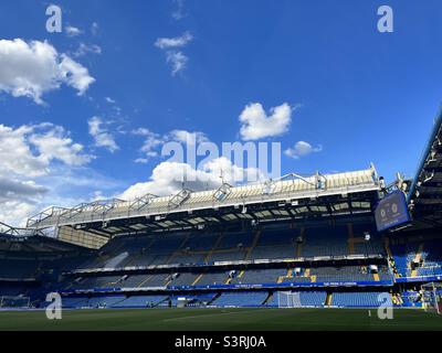 Eine allgemeine Ansicht des Stadions der Stamford Bridge, Heimat des Fußballclubs Chelsea in London. Chelsea spielt in der englischen Premier League. Stockfoto