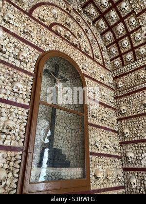 Kapelle aus menschlichen Knochen in Faro Portugal Stockfoto