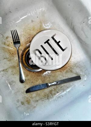 Schmutziges Geschirr in der Spüle Stockfoto