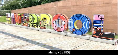 Liverpool-Schild an der Liverpool One Stockfoto