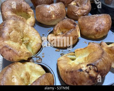 Hausgemachte Yorkshire Puddings Stockfoto