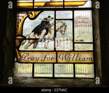 Buntglasfenster; Horse and Rider, St. Michael & All Angels Church, Hubberholme , North Yorkshire Stockfoto