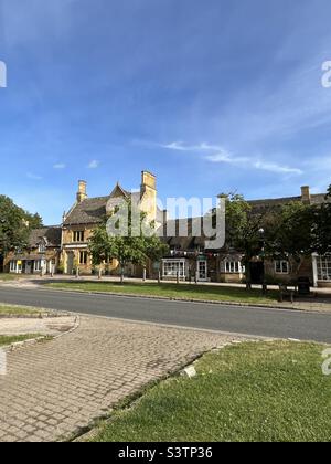 High Street in Cotswold, dem Dorf Broadway in Worcestershire Stockfoto