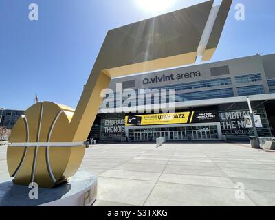 Großes Utah Jazz Basketball-Logo vor der Vivint Arena, der Heimat des Utah Jazz in SLC, Utah, USA. Stockfoto