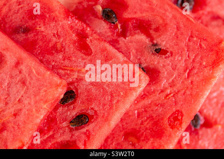 Frische saftige Scheiben Wassermelone, Makro Nahaufnahme Hintergrund Stockfoto