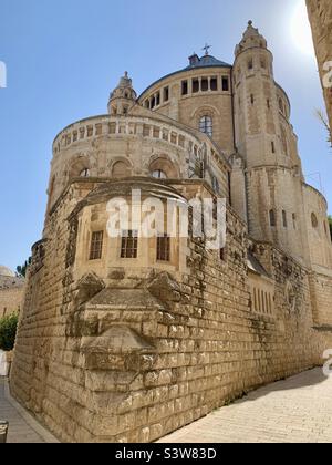 Dormition Abbey auf dem Berg Zion, etwas außerhalb der Altstadt von Jerusalem, Israel, Juni 2022 Stockfoto