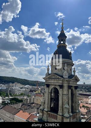 Riesenrad von der St.-Stephans-Basilika aus gesehen, Budapest, Ungarn Stockfoto