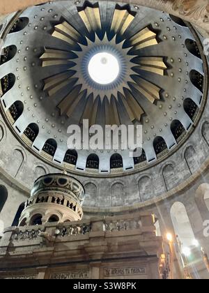 Innenraum der Grabeskirche, Begräbnis- und Auferstehungsort von Jesus Christus, der Aedikulum mit der koptischen Kapelle, Dom der Anastasis Stockfoto