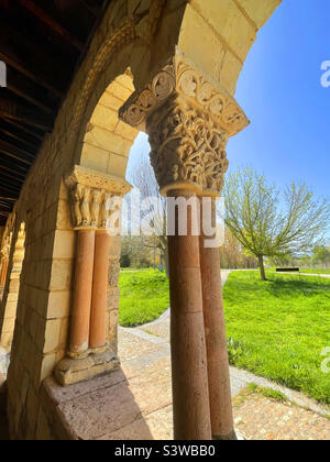 Atrium der Kirche Nuestra Señora de la Asuncion. Duraton, Provinz Segovia, Castilla Leon, Spanien Stockfoto