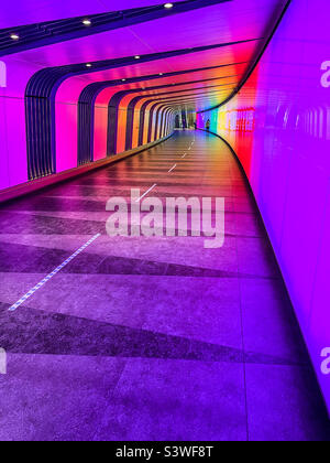 Kings Cross unterirdischer Regenbogengang Stockfoto