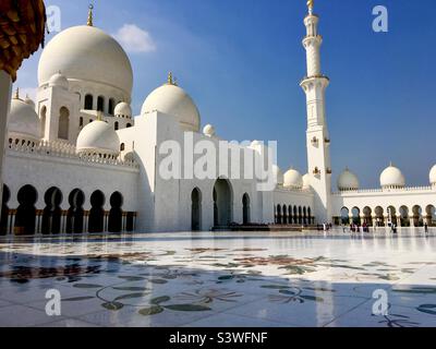 Scheich-Zayed-Moschee 🕌 Abu Dhabi , VAE 🇦🇪 Stockfoto