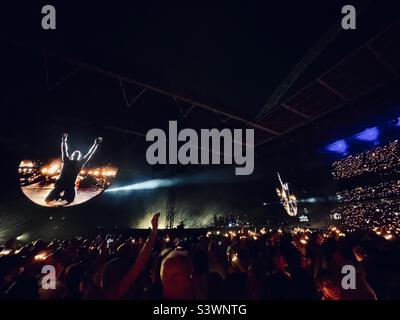 Coldplay tritt im Wembley Stadium in London auf ihrer Welttournee „Music of the Spheres“ auf. Sonntag, 21.. August 2022. Stockfoto