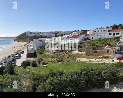 Fischerort Salema in Portugal Stockfoto