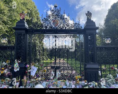 Königin Elizabeth II. Erinnerte sich. Norwich Gates, Sandringham. Stockfoto