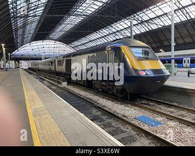 ScotRail Inter7City Hochgeschwindigkeitszug am Bahnhof Glasgow Queen Street Stockfoto