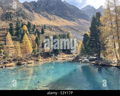 See in den Bergen Bergsee im Herbst Herbststimmung Stockfoto