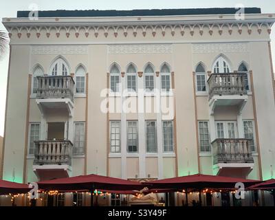 März 2022, ein Gebäude am Ocean Drive, South Beach, Miami Beach, Florida, USA Stockfoto