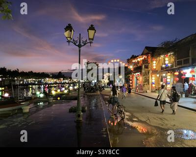 Dämmerung am Fluss in Hoi an, Vietnam Stockfoto
