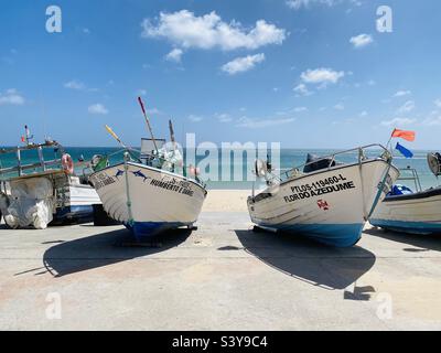 Angelboote in Salema, Portugal Stockfoto