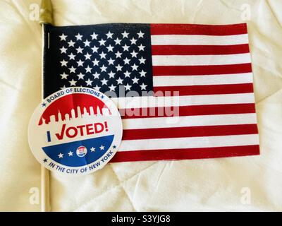 Ich habe für Aufkleber auf einer amerikanischen Flagge gestimmt Stockfoto