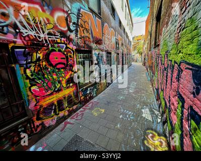 Graffiti-Allee (Werregarenstraatje) in Gent, Belgien. Stockfoto