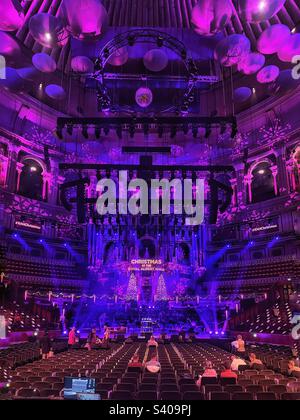 Die Royal Albert Hall ist für ein Weihnachtskonzert in Kensington, London, eingerichtet Stockfoto