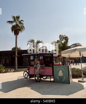Eisdiele in La Mer Beach, Dubai, vereinigte Arabische Emirate Stockfoto
