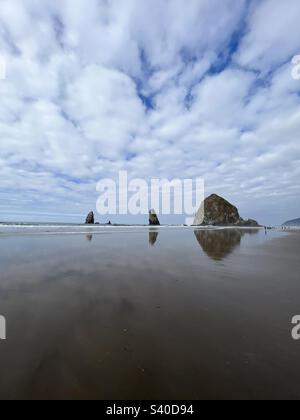 Hystack Rock - Lage am Cannon Beach, OR Stockfoto