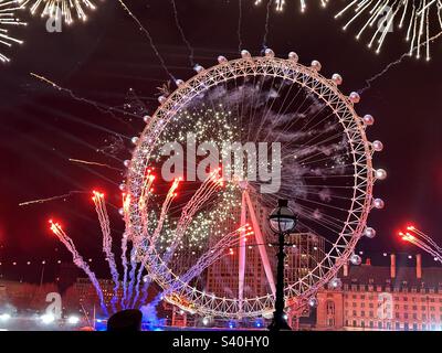 Silvester-Feuerwerk für 2023 vom London Eye Stockfoto