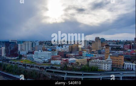 Tacoma, Washington, aus der Vogelperspektive im Dezember 2021 Stockfoto