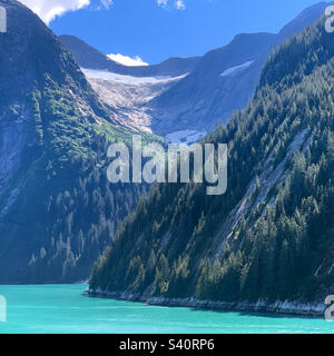 August 2022, Blick von einem Kreuzfahrtschiff auf Tracy Arm Fjord, Alaska, USA Stockfoto