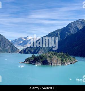 Blick von einem Kreuzfahrtschiff, das durch den Tracy Arm Fjord im Südosten Alaskas, USA, segelt Stockfoto