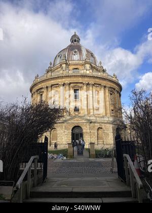 Radcliffe Kamera Oxford Universität, erbaut im 17. Jahrhundert, um die Bodleian Bibliothek zu beherbergen Stockfoto