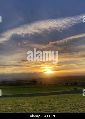 Sonnenuntergang über dem Baildon Moor von Otley Chevin West Yorkshire Stockfoto