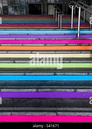 Treppen führen zum Birmingham New Street Bahnhof Stockfoto