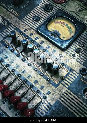 Klassischer allgemeiner elektrischer Röhrentester Stockfoto