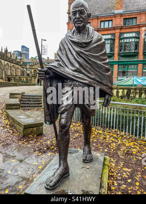 Skulptur Mahatma Gandhi, Kathedrale von Manchester Stockfoto