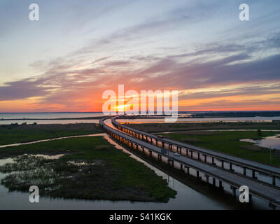 Mobile Bay Bridge bei Sonnenuntergang Stockfoto