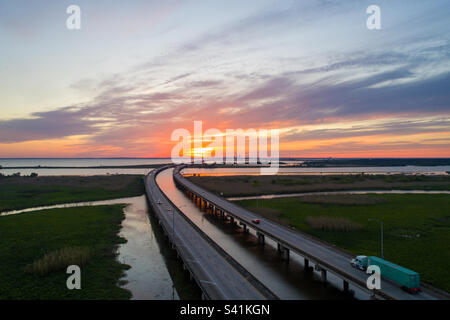 Mobile Bay Bridge bei Sonnenuntergang Stockfoto