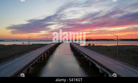 Mobile Bay Bridge bei Sonnenuntergang Stockfoto