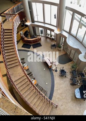 Hervorragende Innenansicht vom 3. Stock des Huntsman Cancer Hospital in Salt Lake City, Utah, USA. Stockfoto