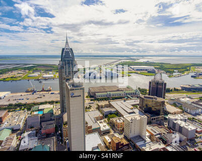 Luftaufnahme des Stadtzentrums von Mobile, Alabama Waterfront Stockfoto