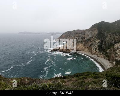 Zerklüftete Küstenlandschaften im Sai Kung East Country Park in Hong Kong. Stockfoto