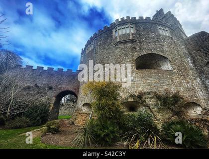 Walmer Castle, erbaut in der Zeit von König Heinrich VIII. Um 1540. Graben und Brücke Stockfoto