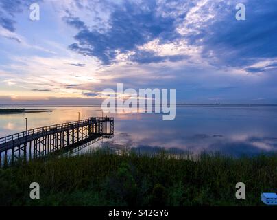 Sonnenuntergang am östlichen Ufer der Mobile Bay Stockfoto