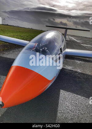 Air Cadet Viking T1-Gleiter auf der Landebahn bei RAF Topcliffe North Yorkshire Stockfoto