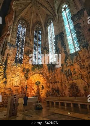 Miquel Barceló entwarf La Capilla del Santísimo, Catedral de Santa María de Palma de Mallorca - Kapelle des Heiligen Sakraments in der katholischen Kathedrale von Palma Stockfoto