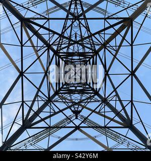 Elektrische Pylonansicht Nach Oben Stockfoto